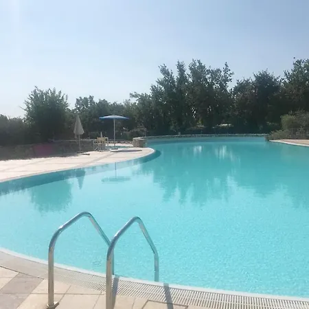 With Garden In With Pool Манерба-дель-Гарда