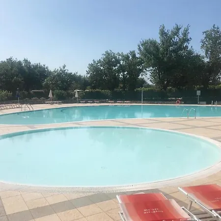 With Garden In With Pool Апартаменты Манерба-дель-Гарда